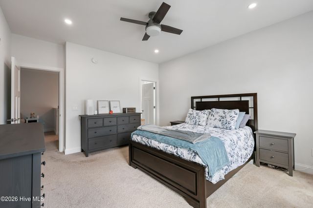 67 Man O War Lane, Hampstead, NC 28443
