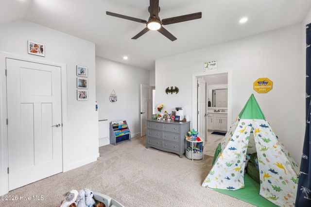 67 Man O War Lane, Hampstead, NC 28443