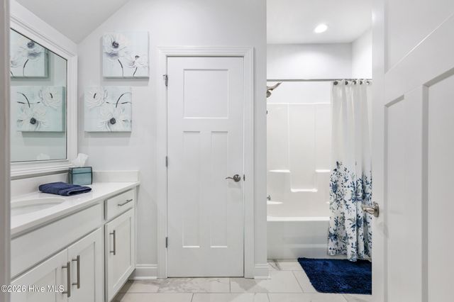 67 Man O War Lane, Hampstead, NC 28443