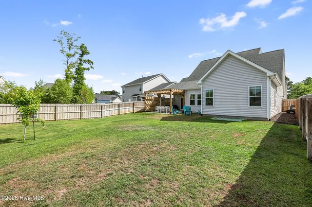 67 Man O War Lane, Hampstead, NC 28443
