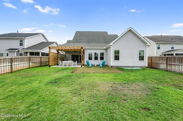 67 Man O War Lane, Hampstead, NC 28443