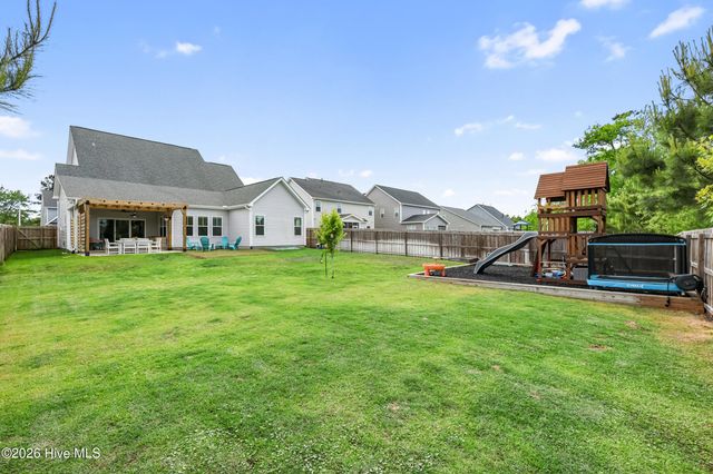 67 Man O War Lane, Hampstead, NC 28443