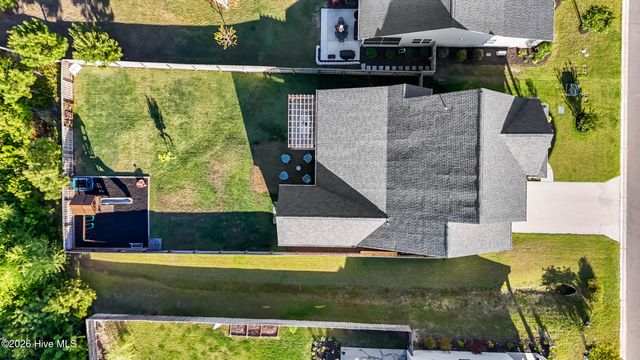 67 Man O War Lane, Hampstead, NC 28443