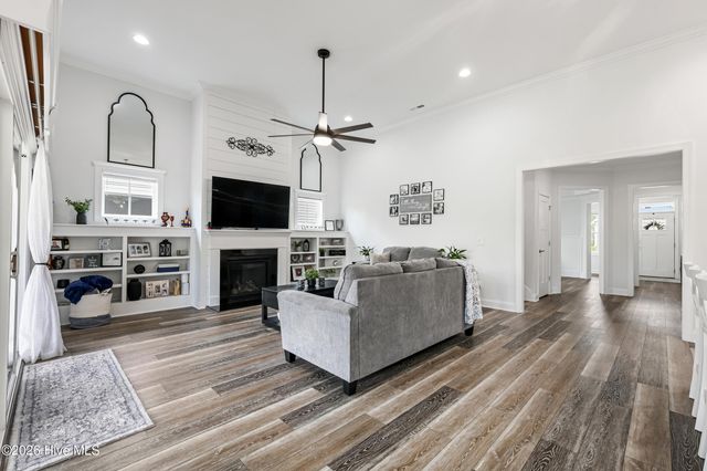 67 Man O War Lane, Hampstead, NC 28443