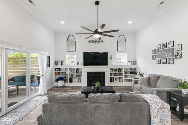 67 Man O War Lane, Hampstead, NC 28443