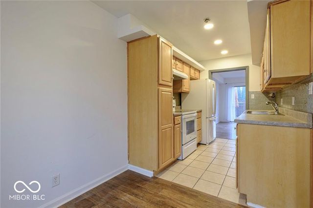 8527 Canterbury Square E, Indianapolis, IN 46260