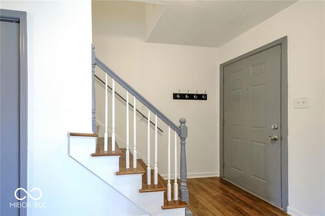 8527 Canterbury Square E, Indianapolis, IN 46260