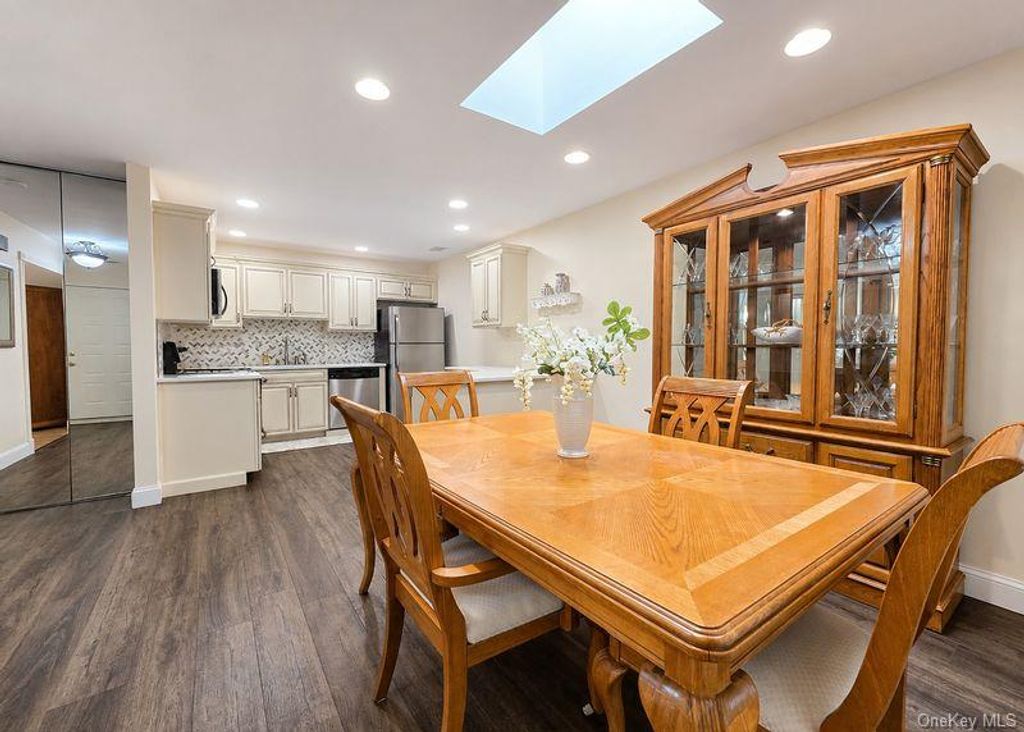 188 Birchwood Road, Coram, NY 11727 — photo 4