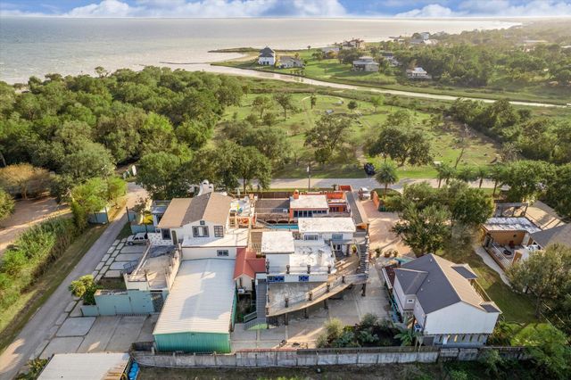 614 Pine Gully Road, Seabrook, TX 77586