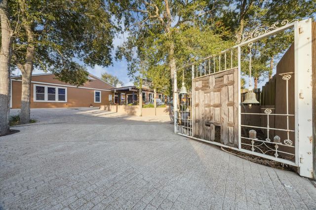 614 Pine Gully Road, Seabrook, TX 77586