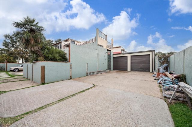 614 Pine Gully Road, Seabrook, TX 77586