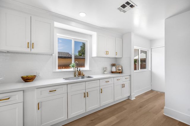 939 N Safford Avenue, Fresno, CA 93728