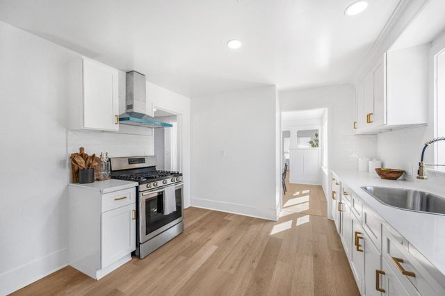 939 N Safford Avenue, Fresno, CA 93728