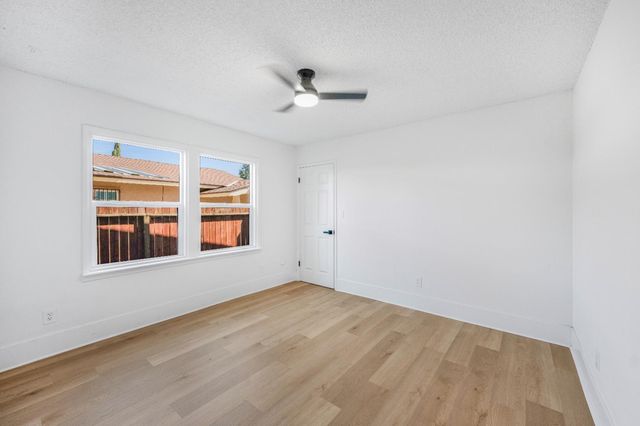 939 N Safford Avenue, Fresno, CA 93728