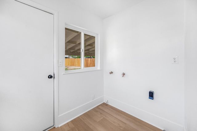 939 N Safford Avenue, Fresno, CA 93728