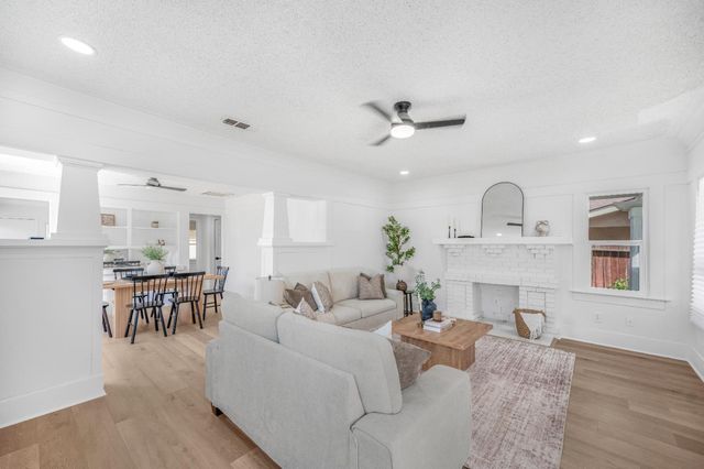 939 N Safford Avenue, Fresno, CA 93728