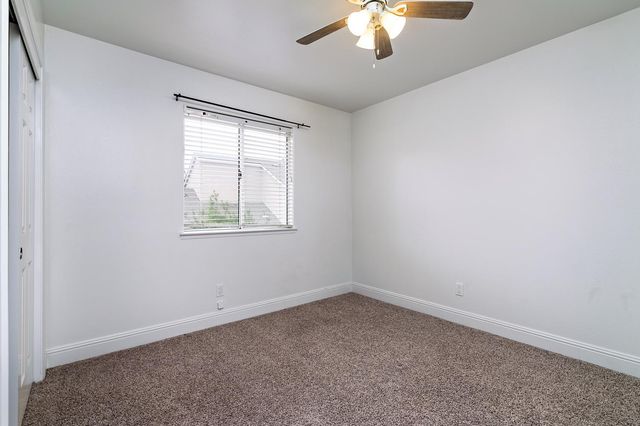 10752 N Windham Bay Circle, Fresno, CA 93730