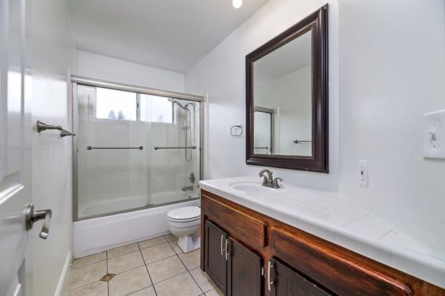 10752 N Windham Bay Circle, Fresno, CA 93730