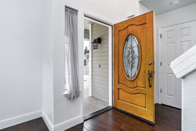 10752 N Windham Bay Circle, Fresno, CA 93730