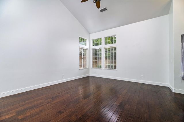 10752 N Windham Bay Circle, Fresno, CA 93730