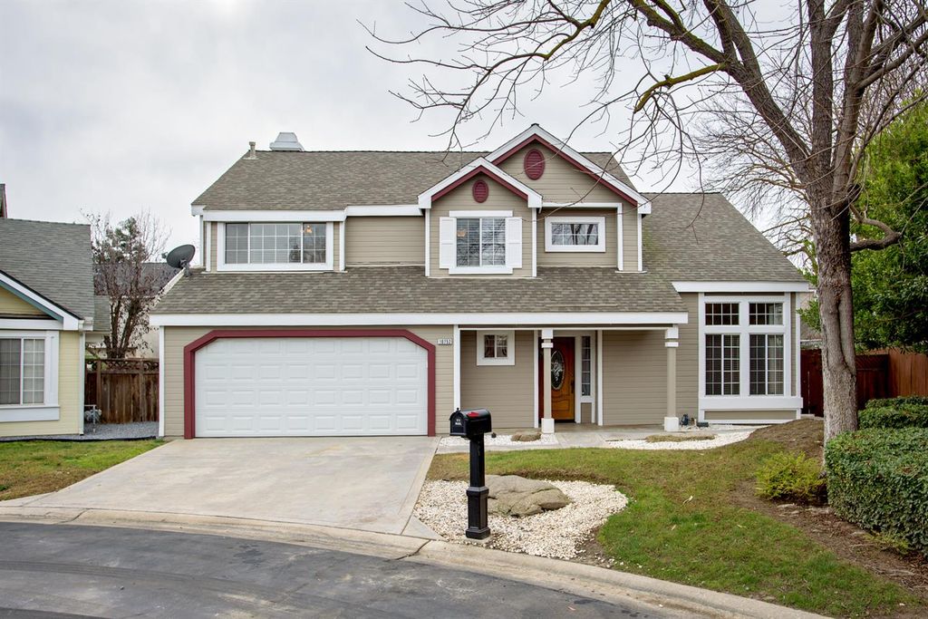 10752 N Windham Bay Circle, Fresno, CA 93730