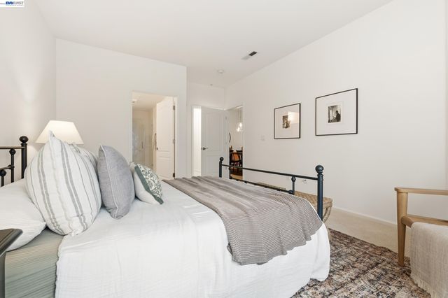 111 Saint Matthews Ave 304, San Mateo, CA 94401