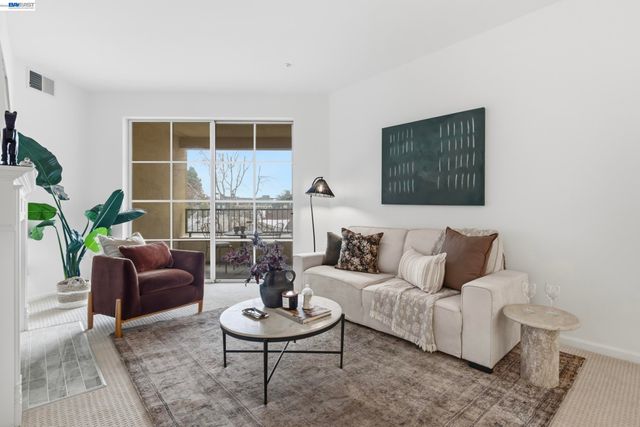 111 Saint Matthews Ave 304, San Mateo, CA 94401