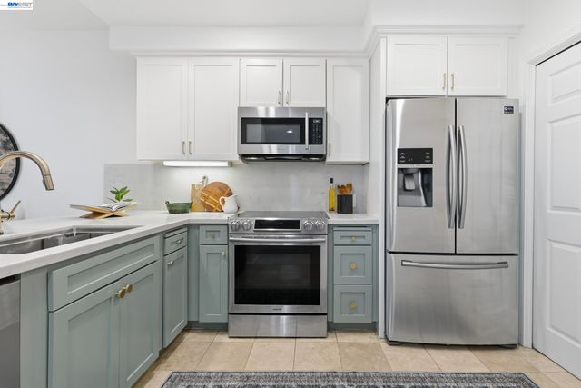 111 Saint Matthews Ave 304, San Mateo, CA 94401