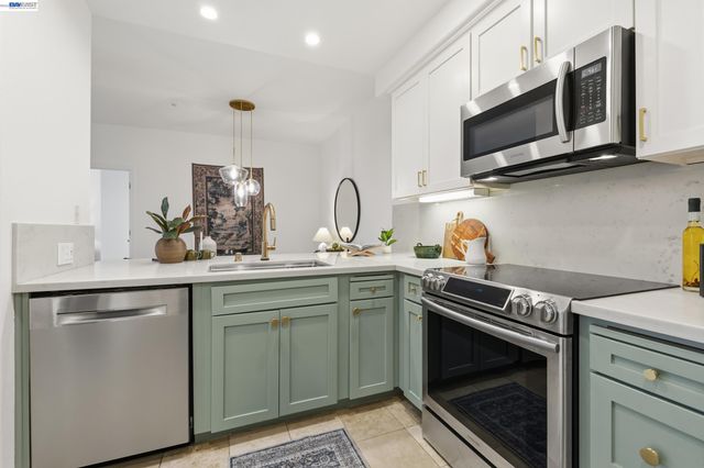 111 Saint Matthews Ave 304, San Mateo, CA 94401