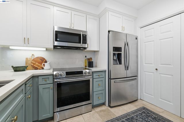 111 Saint Matthews Ave 304, San Mateo, CA 94401