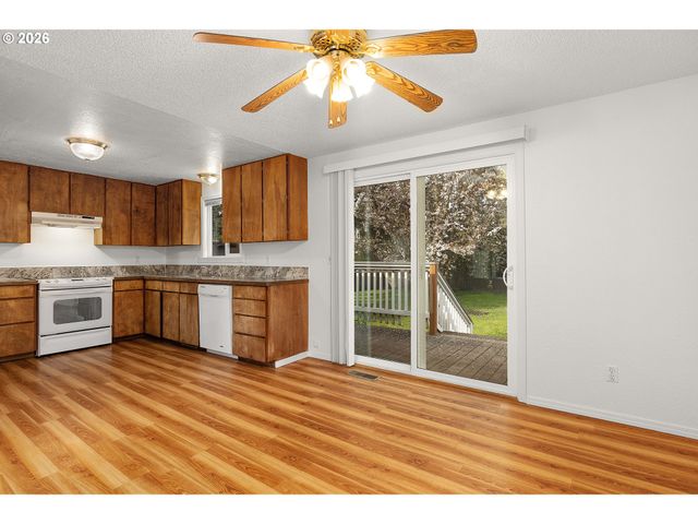 171 2ND St, Dillard, OR 97432