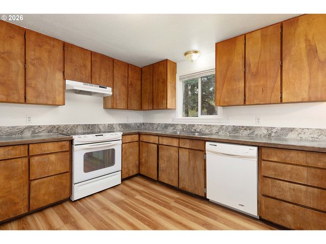 171 2ND St, Dillard, OR 97432