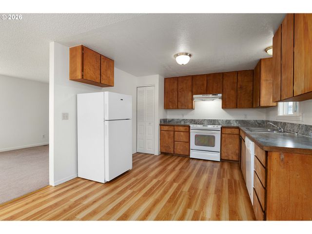 171 2ND St, Dillard, OR 97432