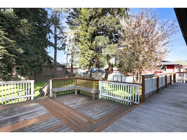 171 2ND St, Dillard, OR 97432