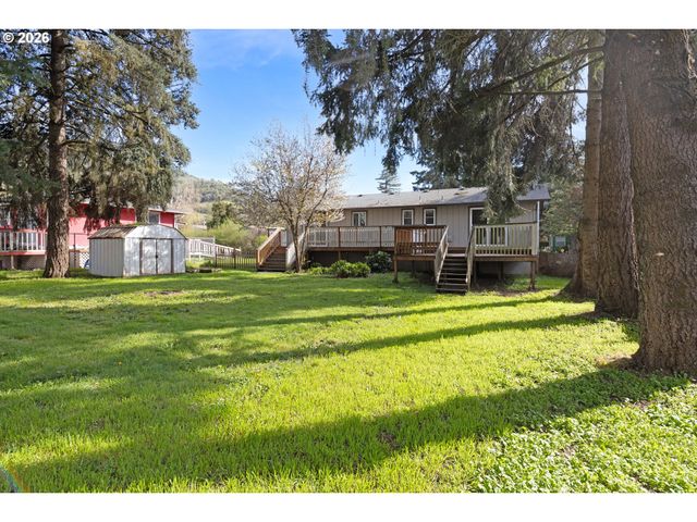 171 2ND St, Dillard, OR 97432