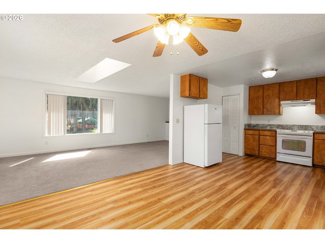 171 2ND St, Dillard, OR 97432