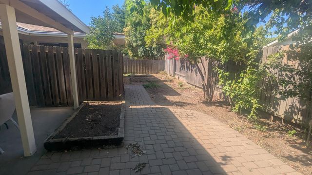 6851 Albury St, Citrus Heights, CA 95621