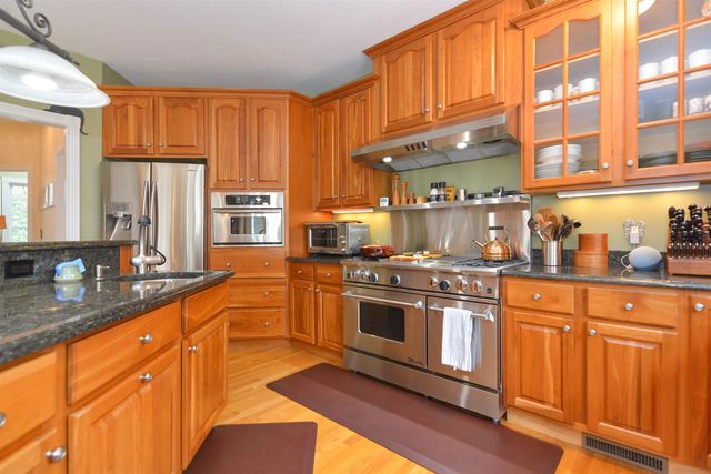 17 Aldrich Street, Litchfield, NH 03052