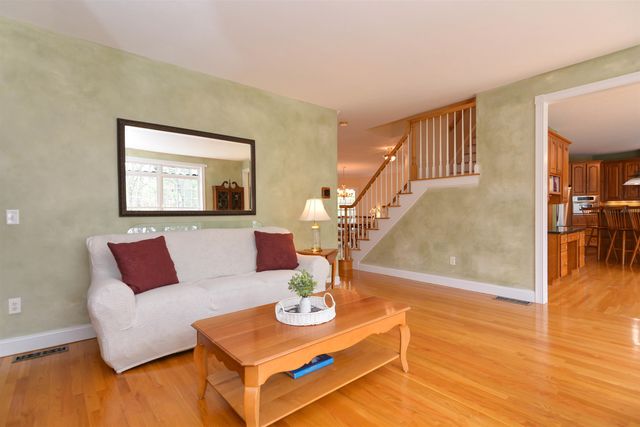 17 Aldrich Street, Litchfield, NH 03052