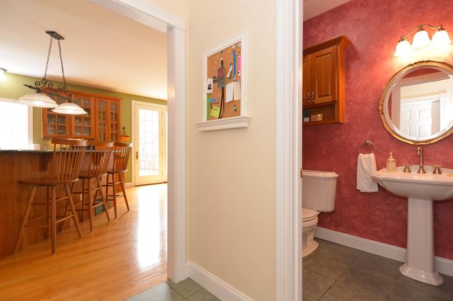 17 Aldrich Street, Litchfield, NH 03052