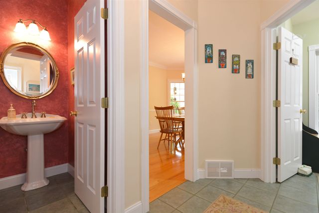 17 Aldrich Street, Litchfield, NH 03052