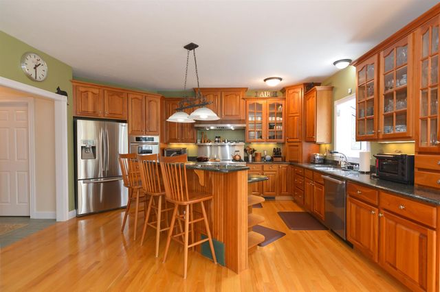 17 Aldrich Street, Litchfield, NH 03052