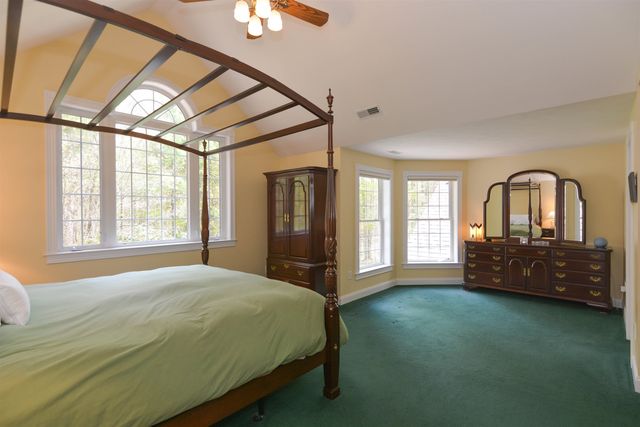 17 Aldrich Street, Litchfield, NH 03052