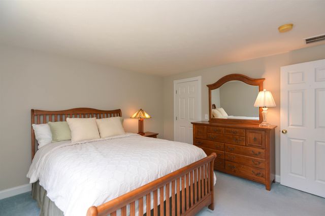 17 Aldrich Street, Litchfield, NH 03052
