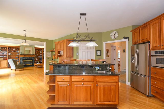17 Aldrich Street, Litchfield, NH 03052