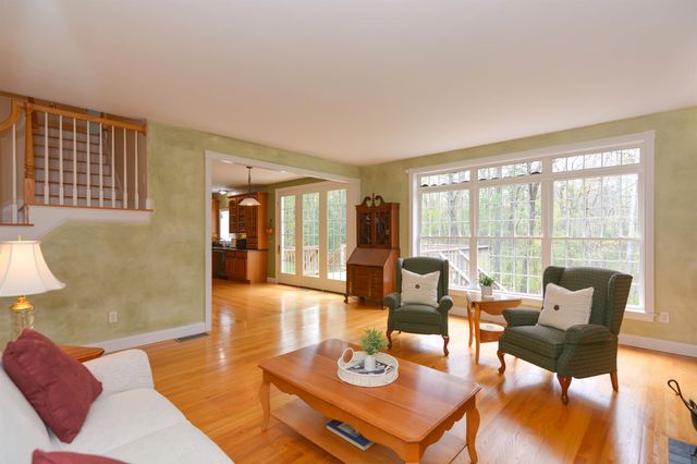 17 Aldrich Street, Litchfield, NH 03052