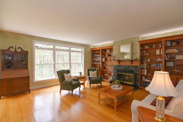 17 Aldrich Street, Litchfield, NH 03052