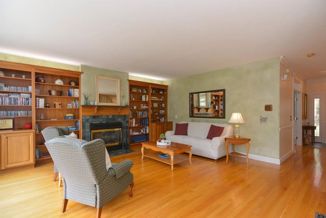 17 Aldrich Street, Litchfield, NH 03052