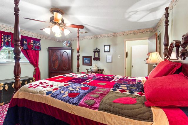 5104 E Bayou Drive, Dickinson, TX 77539