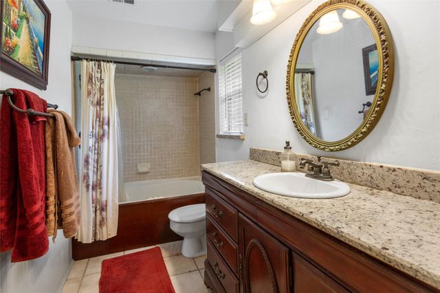 5104 E Bayou Drive, Dickinson, TX 77539